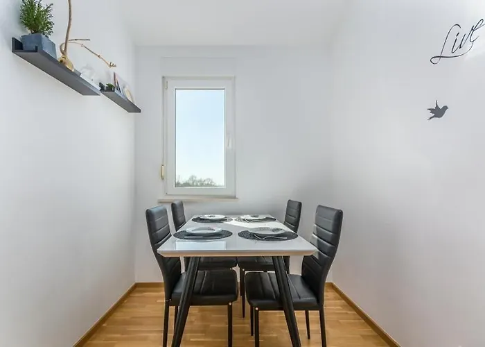 Paradiso With Sea View Apartman